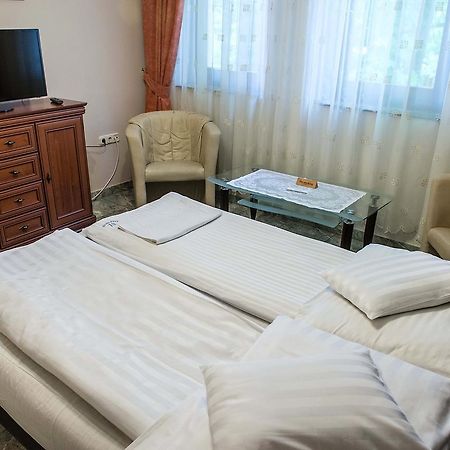 Bl Luxus Apartman Apartment Сегед Екстериор снимка